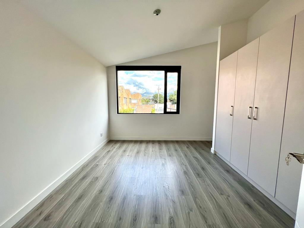 Mv - Cumbaya, Sector La Primavera en Renta Casa 178 m² 3d — imagen 2