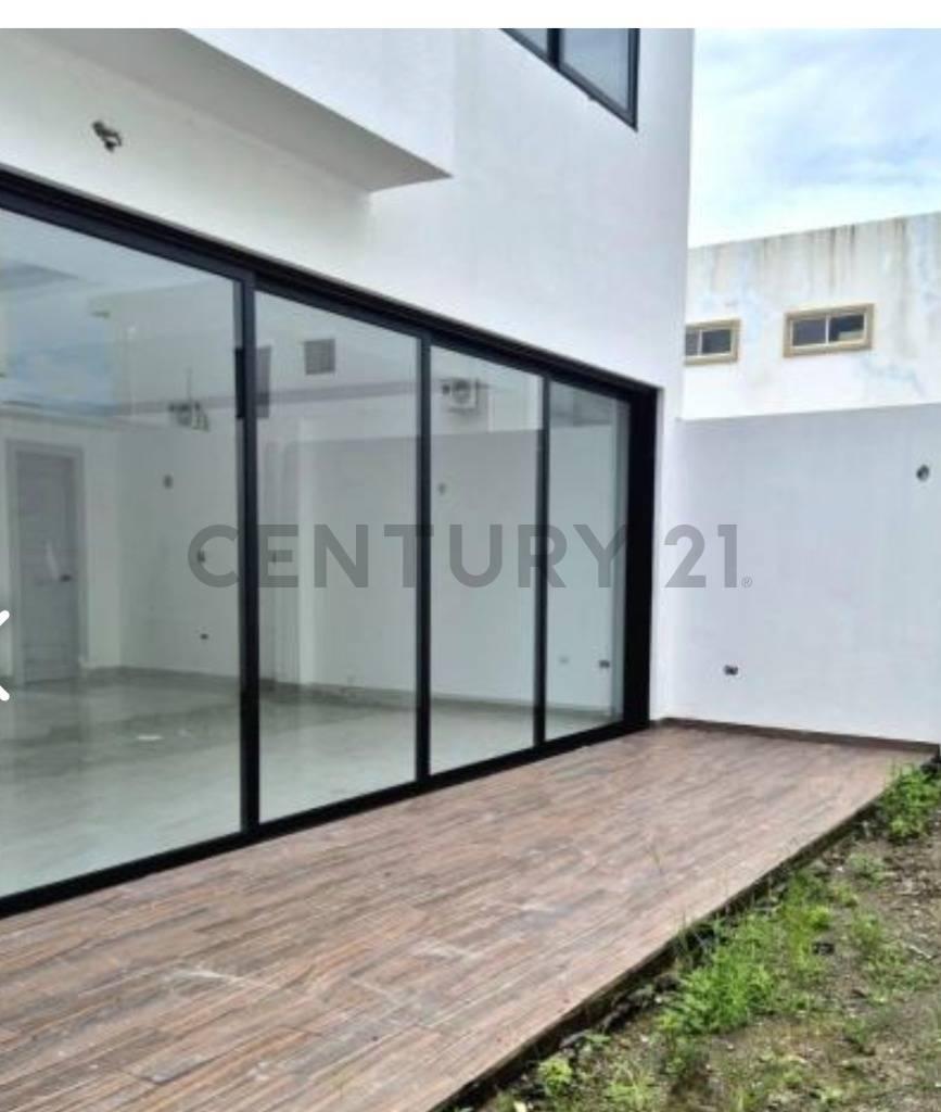 Venta Casa de Estreno con Jacuzzi en Urb. Mallorca Village V. Bah, Guayas — imagen 8