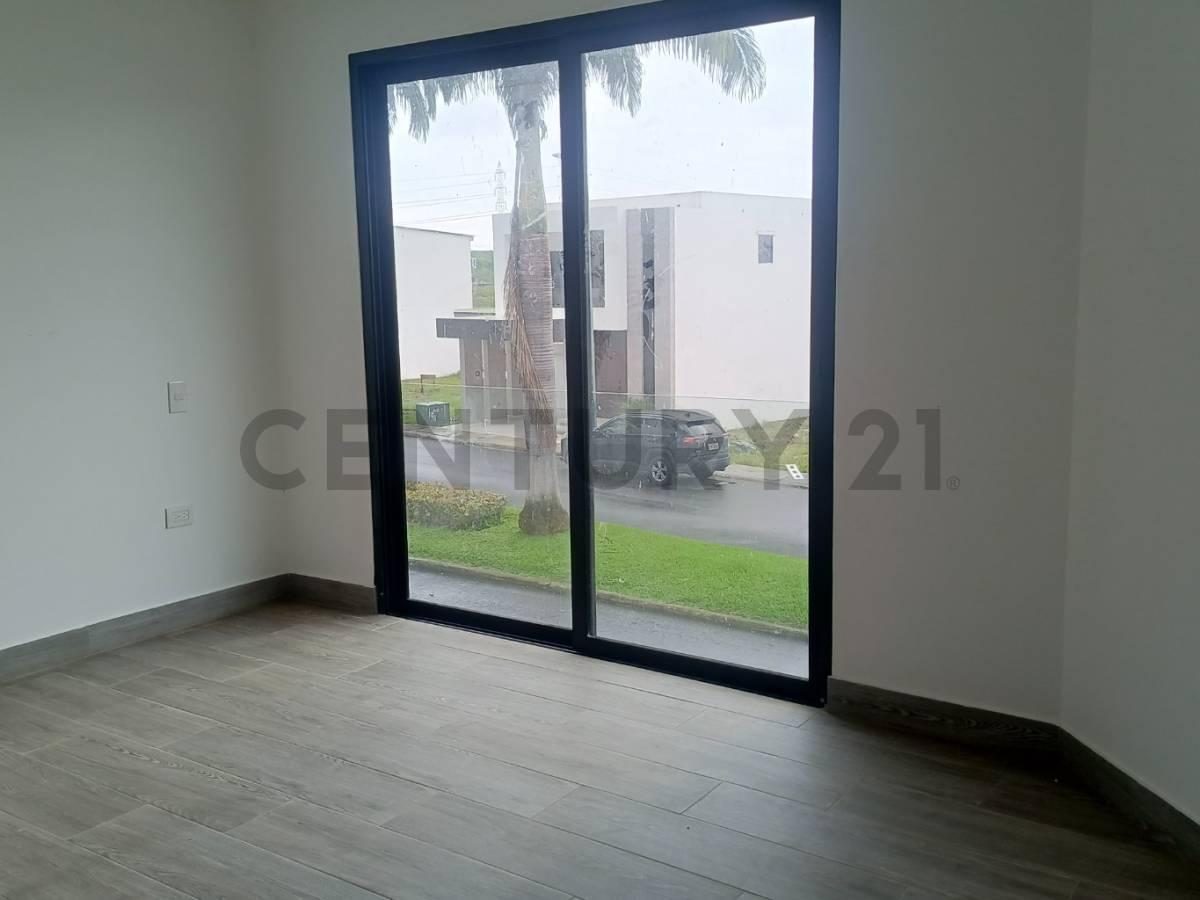 Venta Casa de Estreno con Jacuzzi en Urb. Mallorca Village V. Bah, Guayas — imagen 6