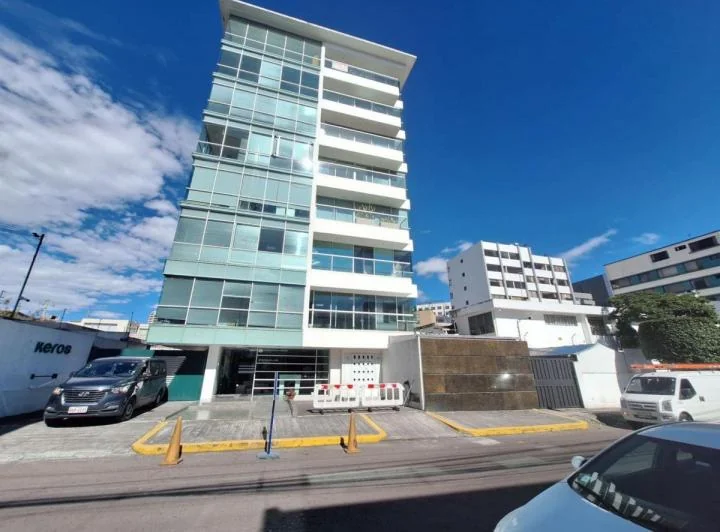 Vendo Amplia Oficina con Balcon Sector La Pradera — imagen 1