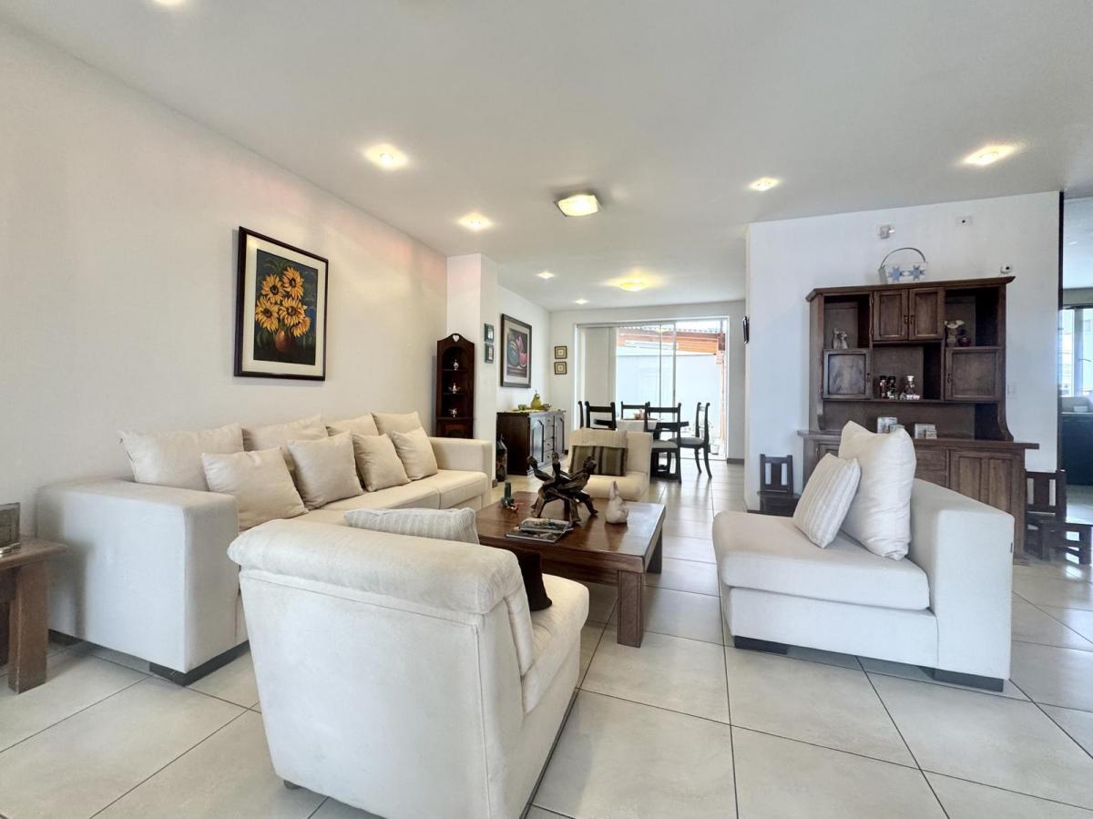 Casa de Venta en San Juan Alto Cumbayá — imagen 9