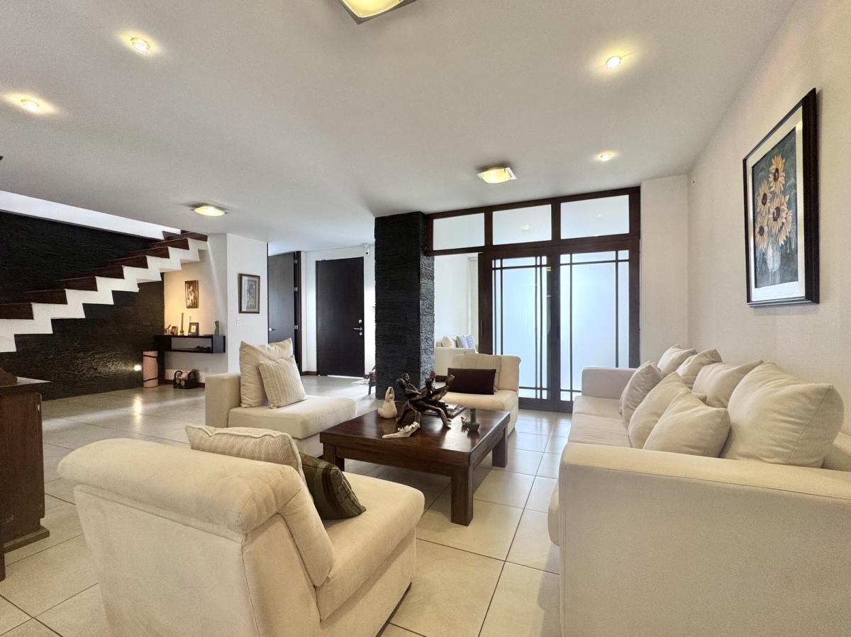 Casa de Venta en San Juan Alto Cumbayá — imagen 8