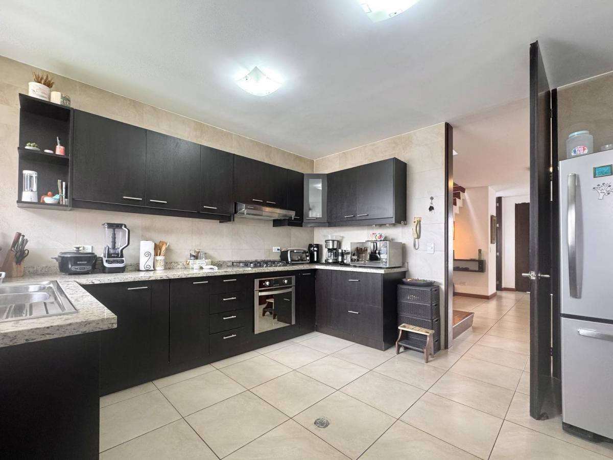 Casa de Venta en San Juan Alto Cumbayá — imagen 5