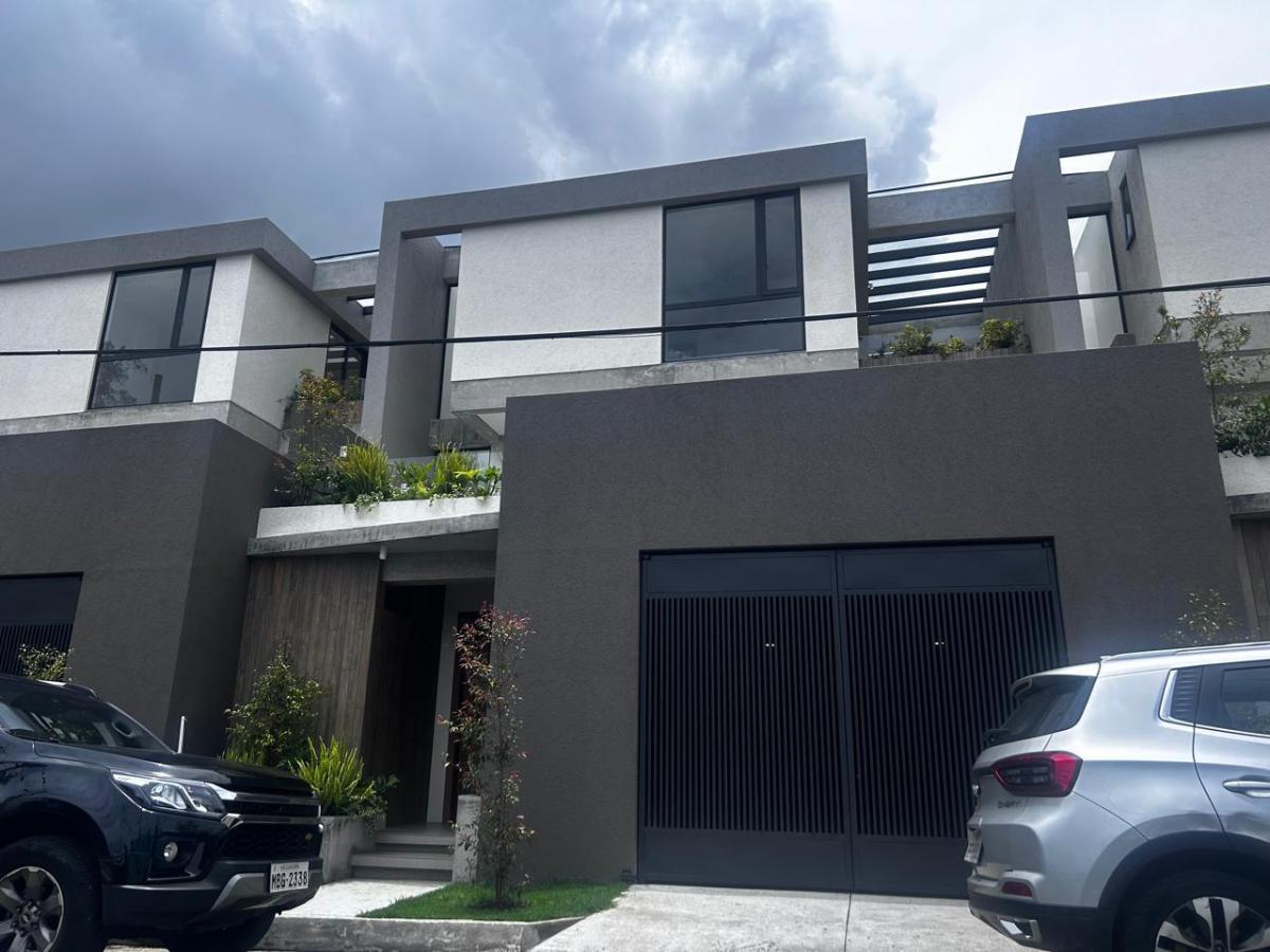 Vendo Casa Urbanizacion Campo Alegre Quito — imagen 7