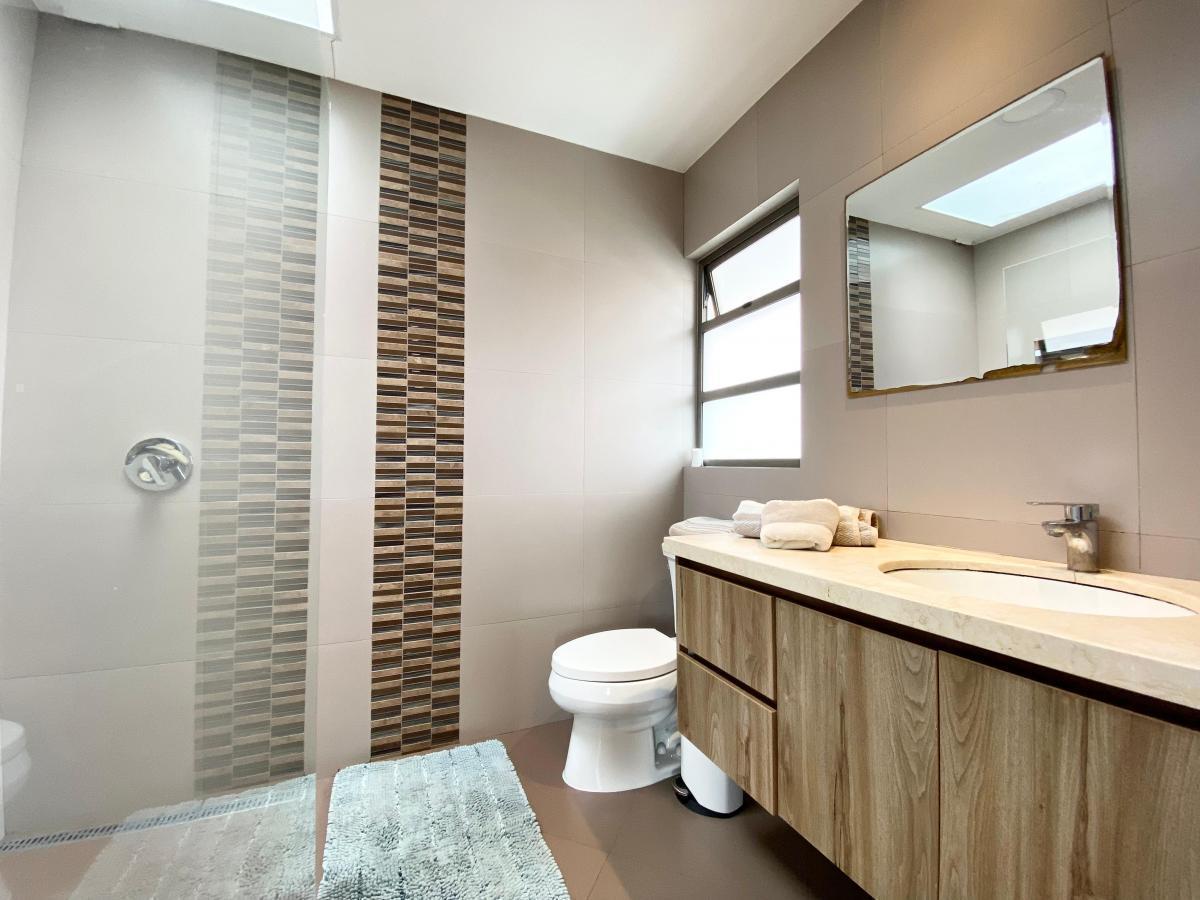 Hermoso Penthouse en Venta, Sector Mall del Rio, Azuay — imagen 2