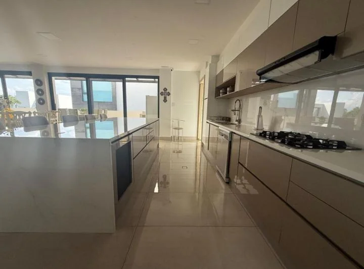 Hermosa Casa de Venta en Sector Arrayanes Puembo! — imagen 1