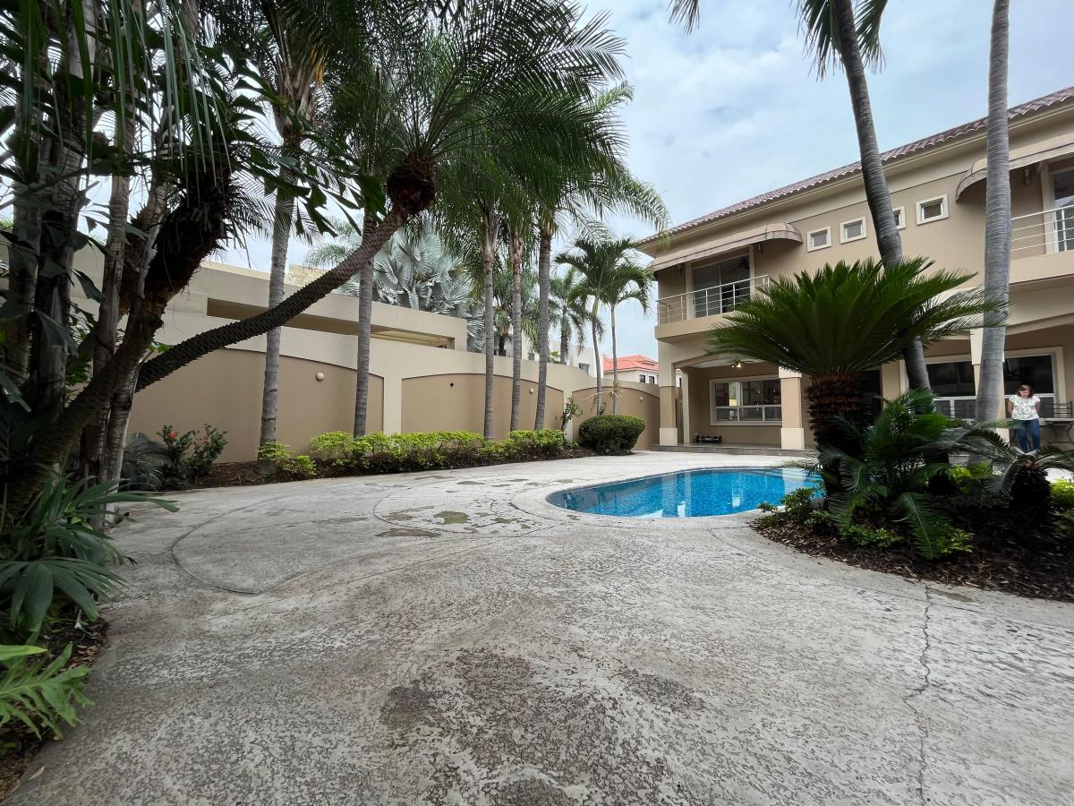 Casa en Venta, Urb. San Isidro, Guayas — imagen 3