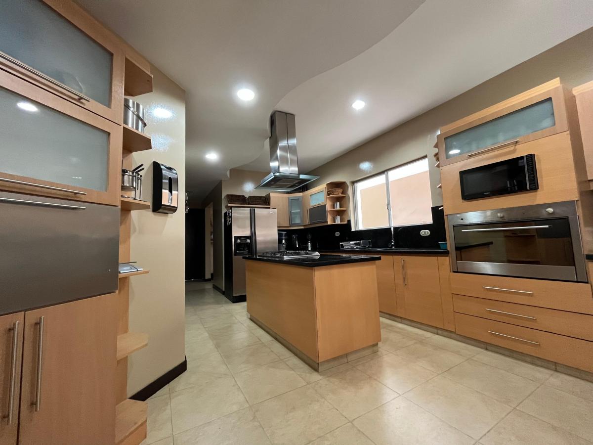 Casa en Venta, Urb. San Isidro, Guayas — imagen 2
