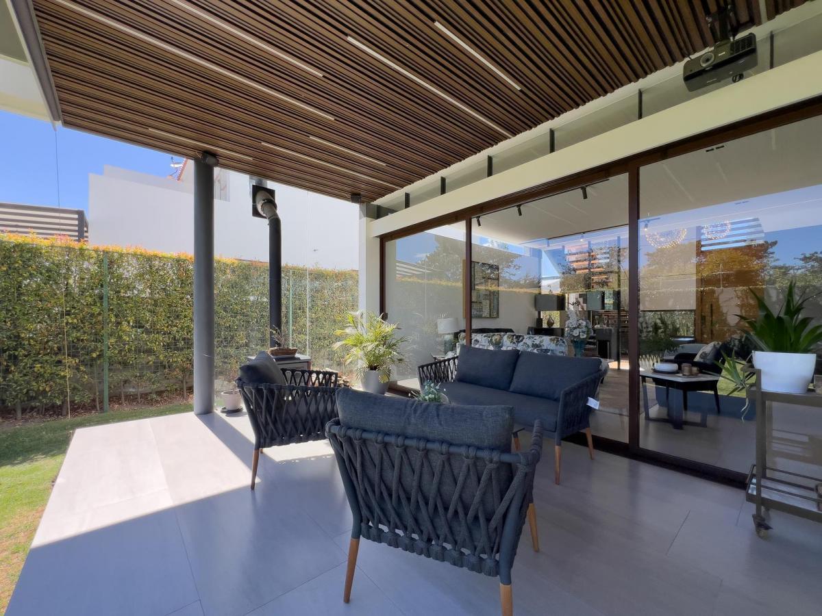 Casa en Venta Moderna y Amplias Áreas Verdes Conjunto Privado en Puembo — imagen 4