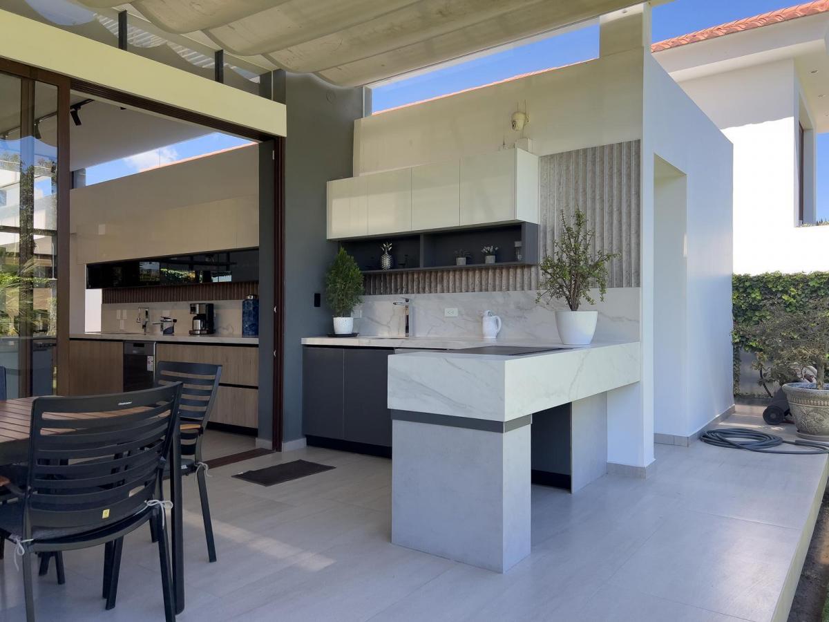 Casa en Venta Moderna y Amplias Áreas Verdes Conjunto Privado en Puembo — imagen 3