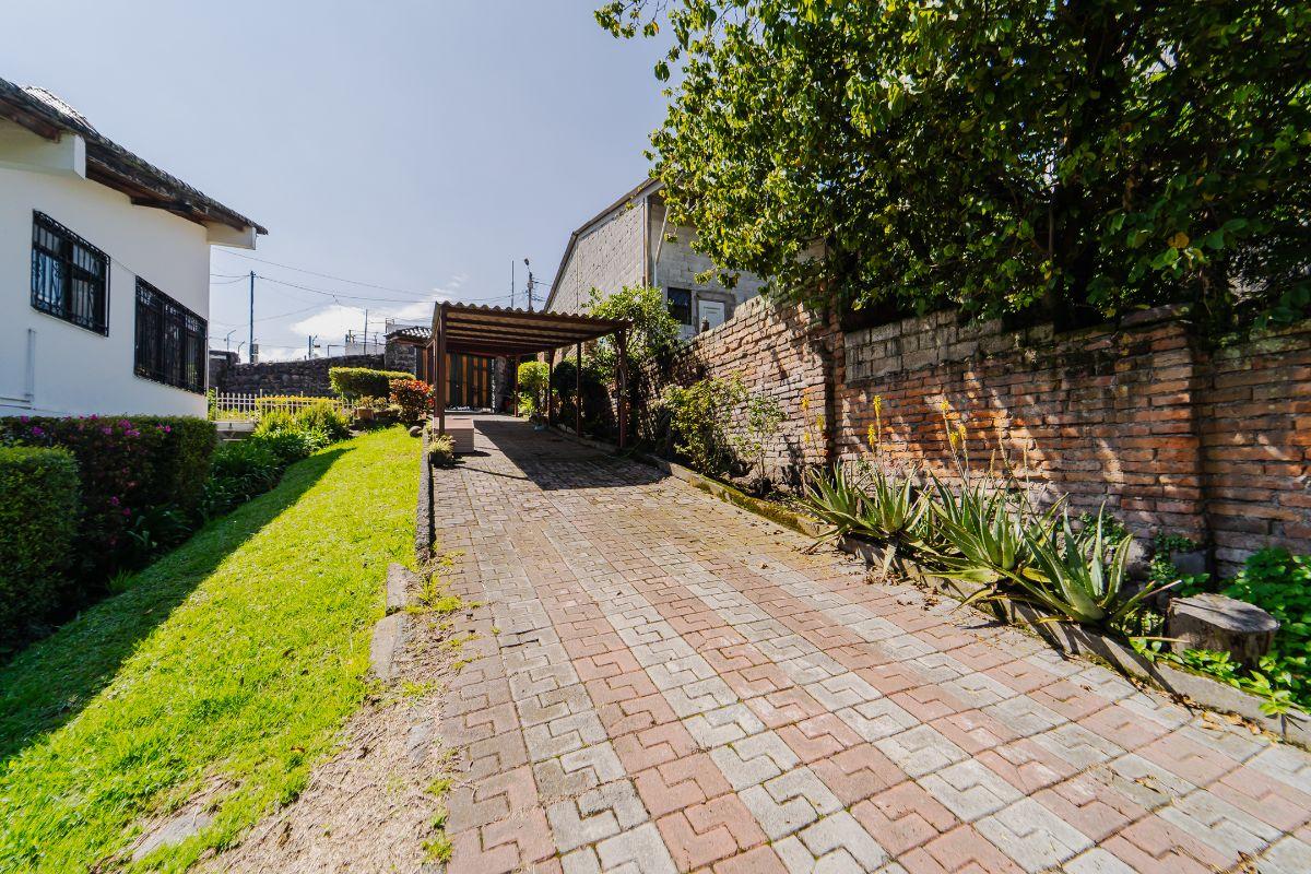 Casa en Venta con Amplio Terreno 1300 m² — imagen 9