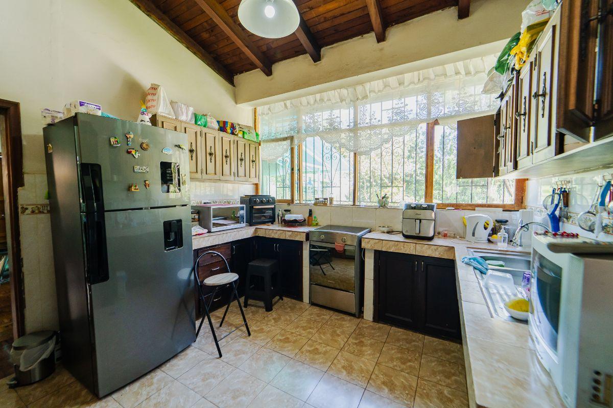 Casa en Venta con Amplio Terreno 1300 m² — imagen 2