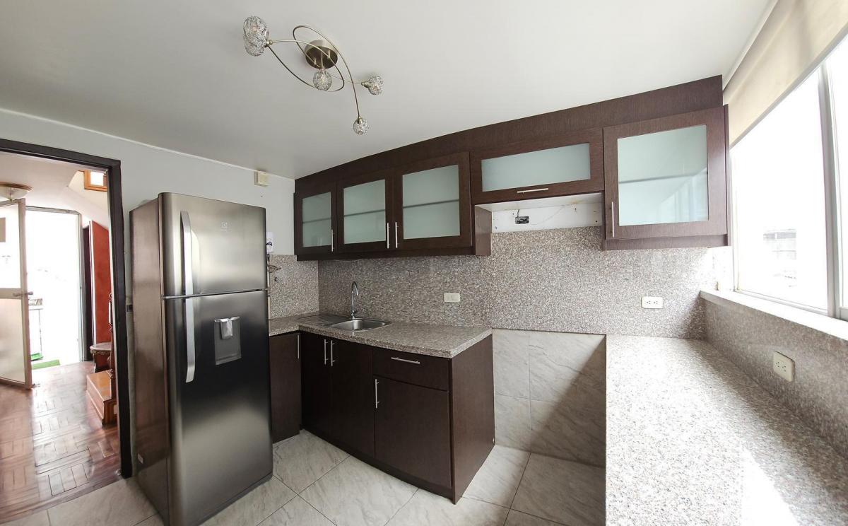 Vendo Casa Comercial en La Jipijapa a 2 Cuadras de La Estación del Metro — imagen 9