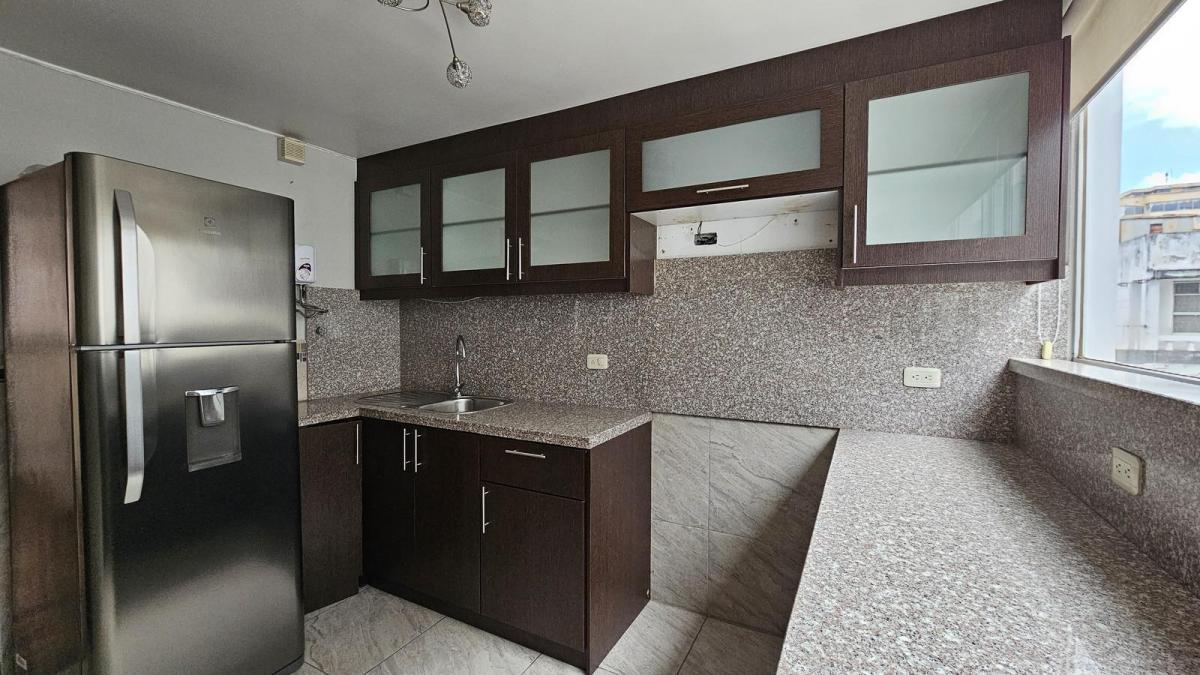 Vendo Casa Comercial en La Jipijapa a 2 Cuadras de La Estación del Metro — imagen 8
