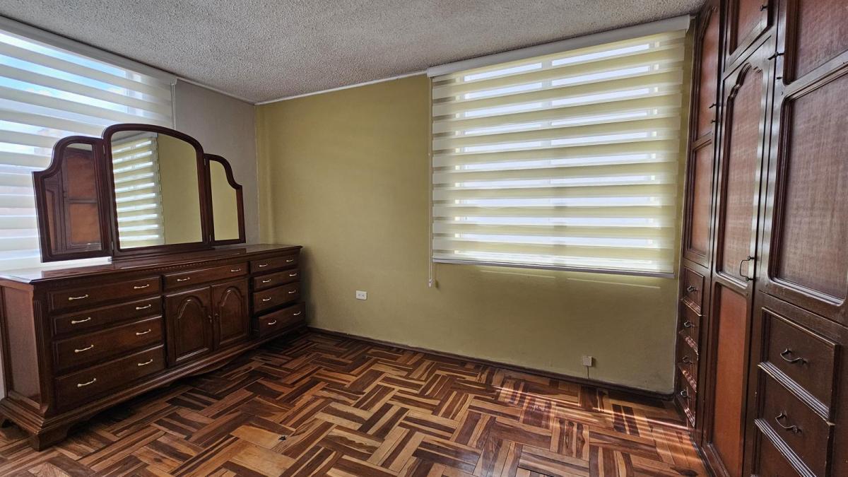 Vendo Casa Comercial en La Jipijapa a 2 Cuadras de La Estación del Metro — imagen 7