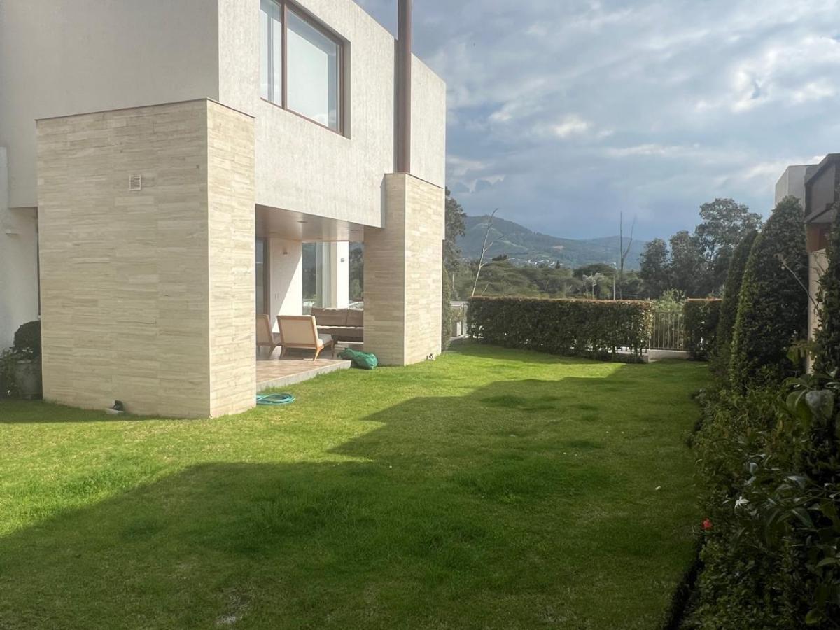 Venta de Casa en Cumbaya Sector Preferido!. Provincia de Pichincha — imagen 2
