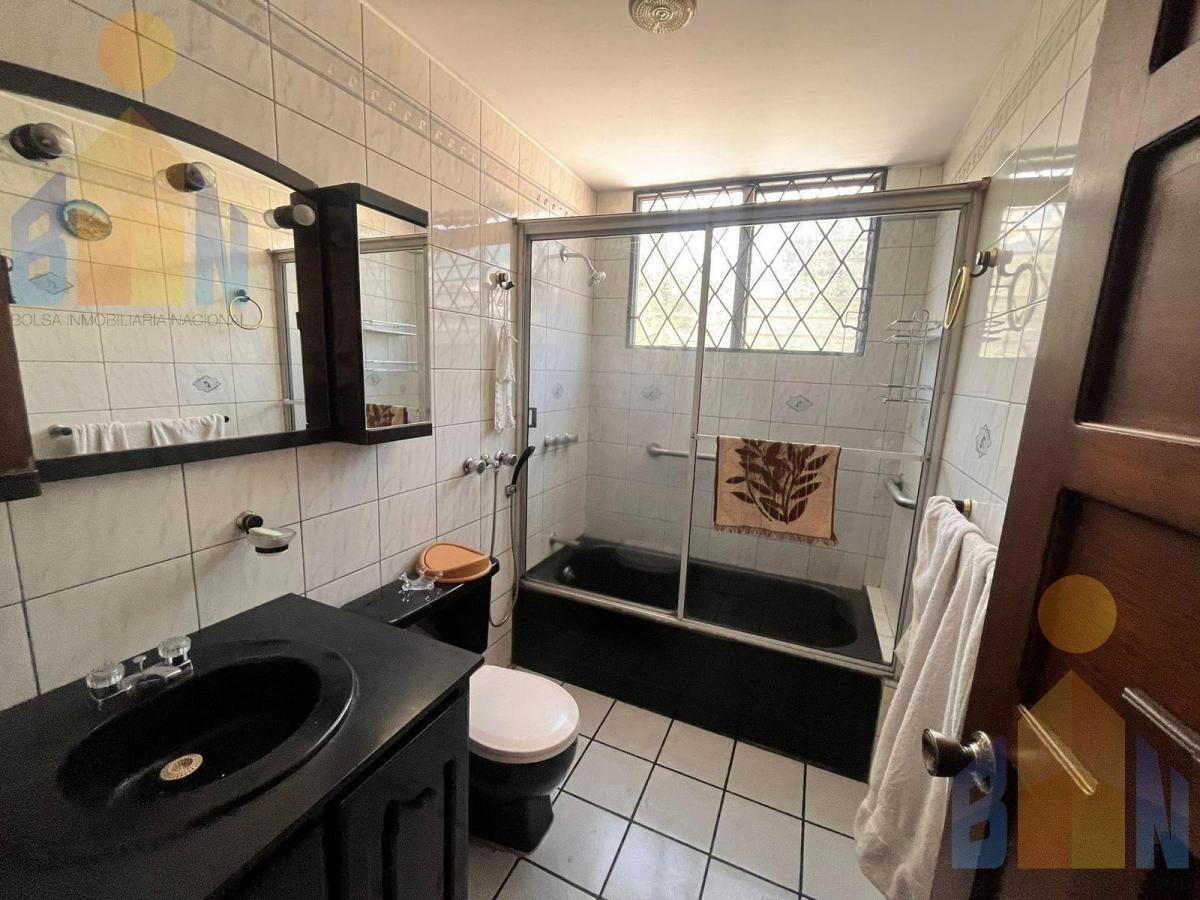 Casa Rentera de Venta en Centro Norte, Sector Jipijapa — imagen 5