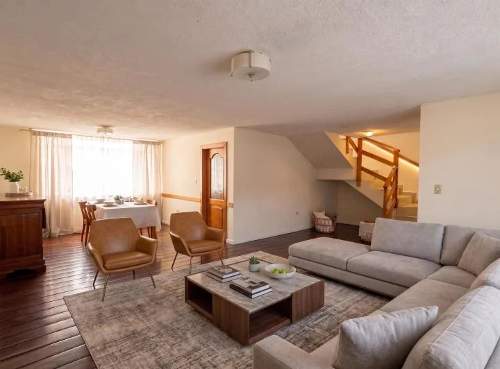 Casa Esquinera en Venta – Monteserrín | Norte de Quito — imagen 1