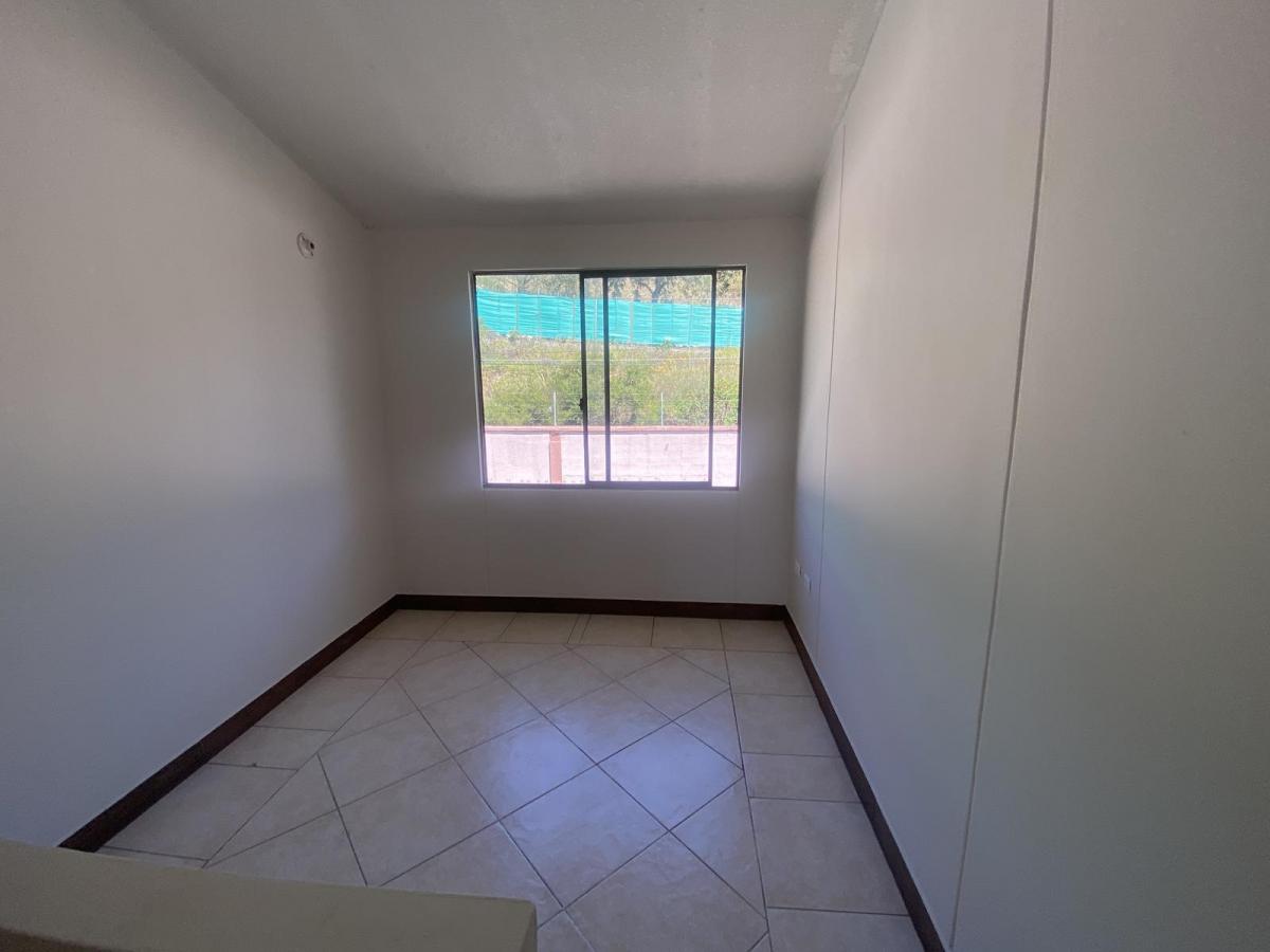 Venta Casa Amplia 3 Dorm., Sector Pomasqui — imagen 2