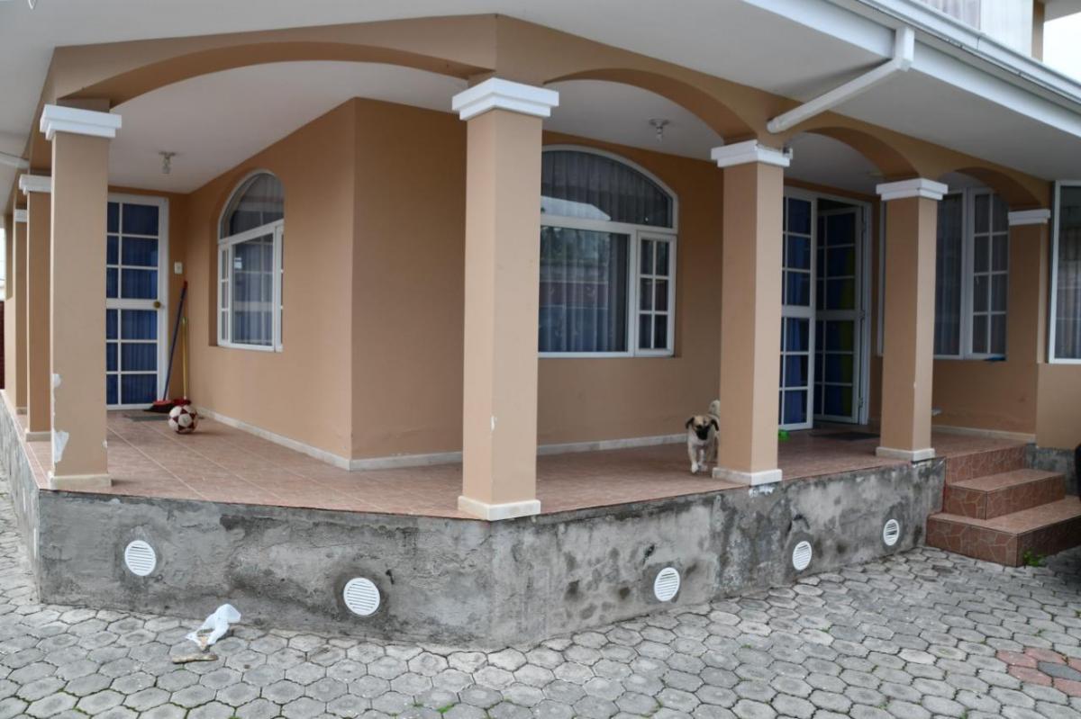 Casa Independiente de Venta 4 Hab + Casa Adjunta 3 Hab Sector La Primavera — imagen 8