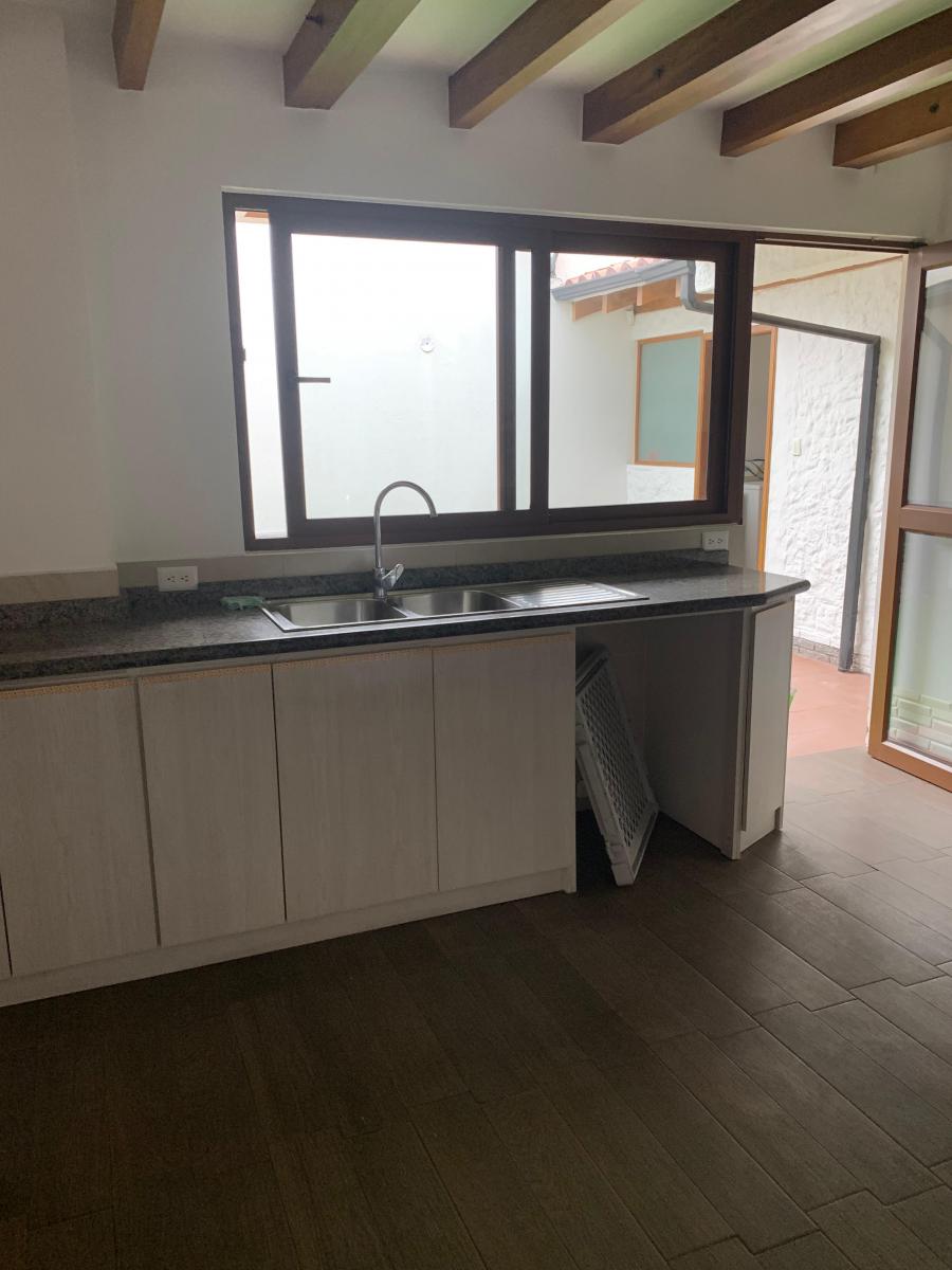Vendo Hermosa Casa de Dos Plantas Sector Tumbaco — imagen 9