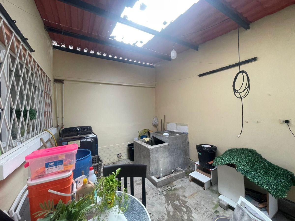 Casa en Venta, 2 Patios, 2 Estacionamientos, Conocoto — imagen 8