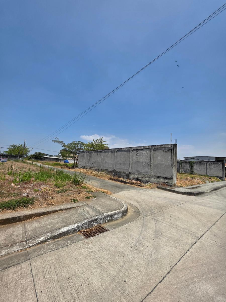 Vendo Terrenos en La Delicia, Samborondon, Guardiania 24/7, Guayas — imagen 2