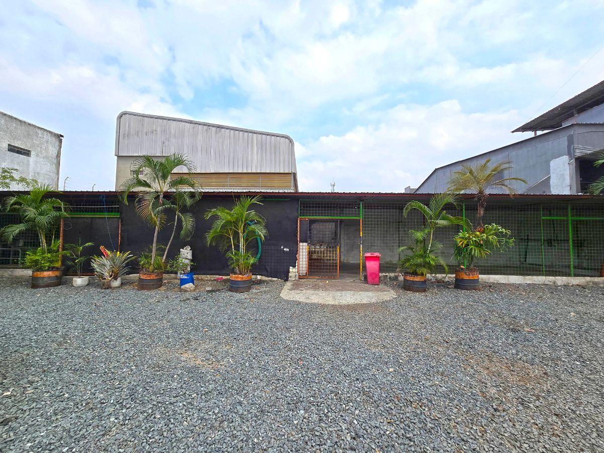 Terreno en Venta 900 m² con Cerramiento, Oficina y Bodega - Huancavilca Norte, Guayaquil, Guayas — imagen 8