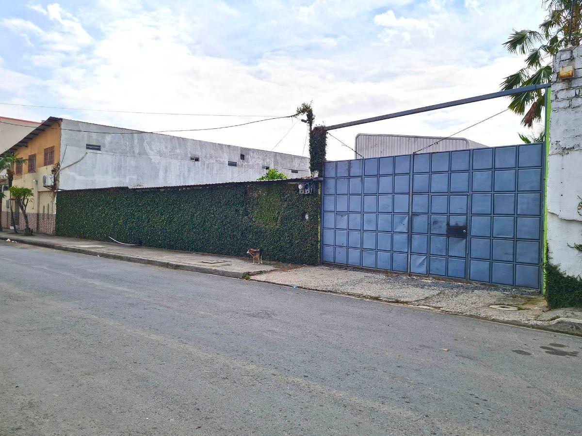 Terreno en Venta 900 m² con Cerramiento, Oficina y Bodega - Huancavilca Norte, Guayaquil, Guayas — imagen 7