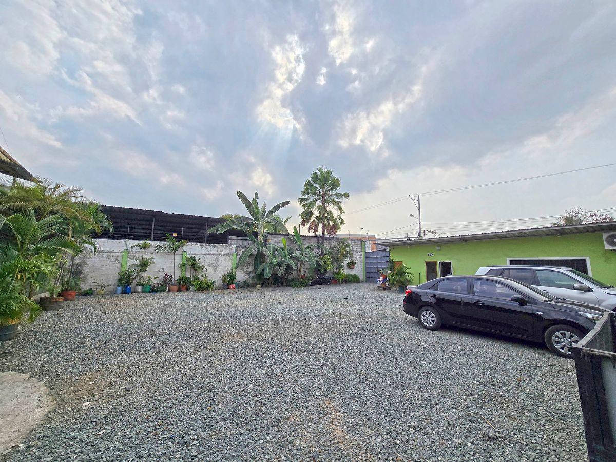 Terreno en Venta 900 m² con Cerramiento, Oficina y Bodega - Huancavilca Norte, Guayaquil, Guayas — imagen 6