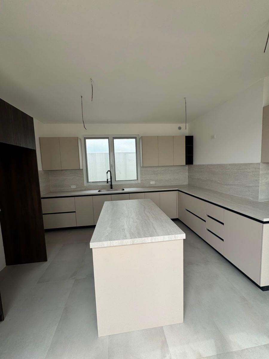 Casa de 255 m² con 4 Habitaciones en Venta en Samborondón, Guayas — imagen 8