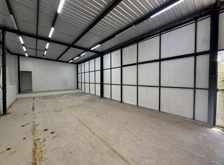 Terreno con Bodega en Renta, Azuay — imagen 1