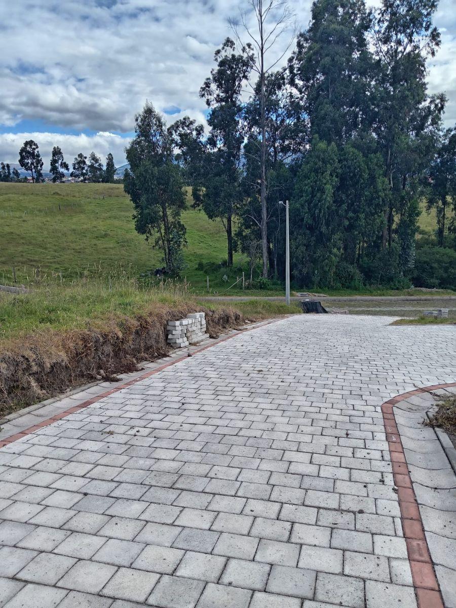 Se Vende Terreno en Altos de Betania - Alangasi — imagen 4