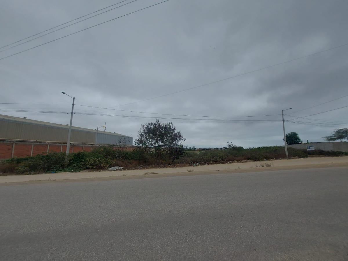 Vendo Terreno Esquinero con Salida a 2 Calles Sector Industrial de La Libertad — imagen 9