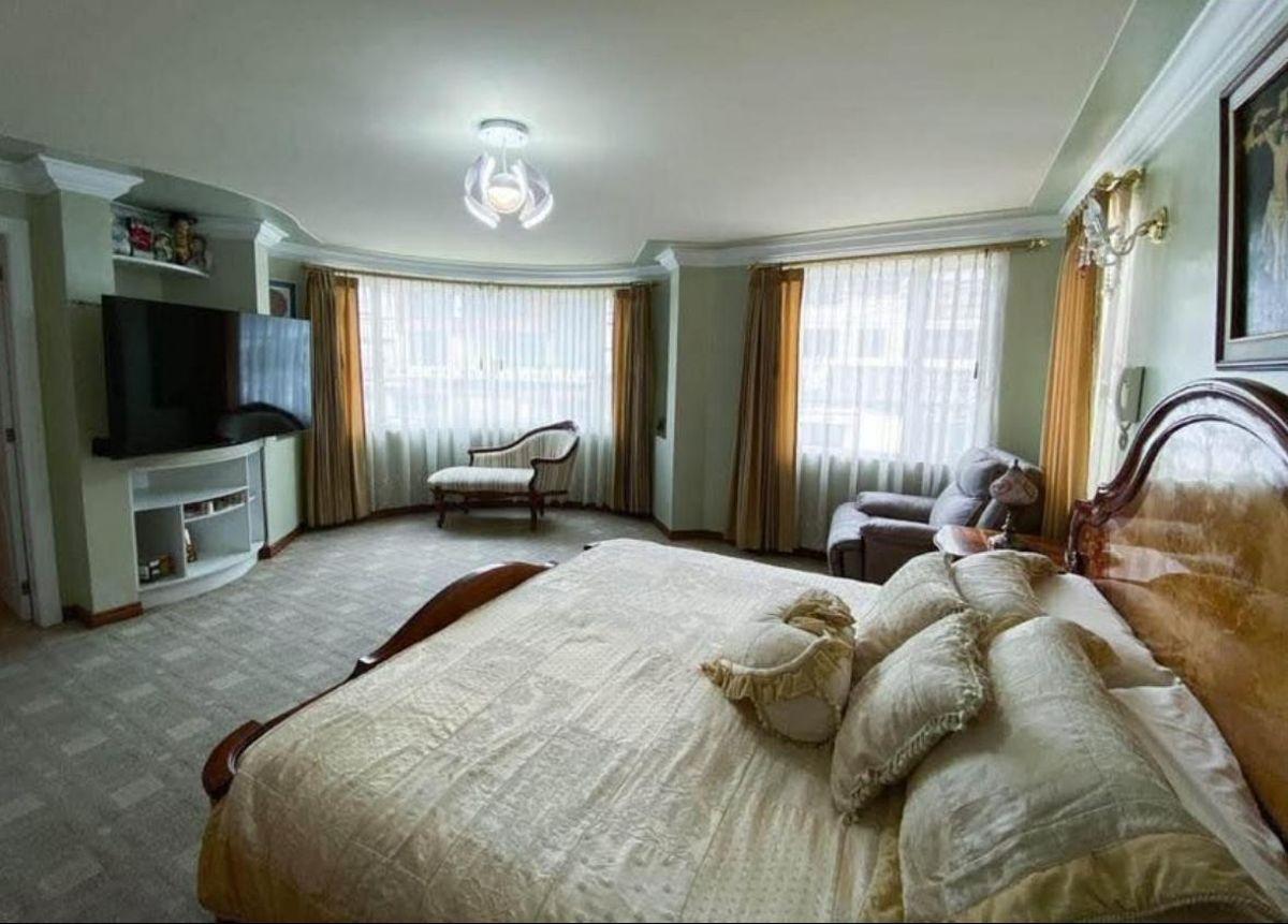 En Venta Amplia Casa Independiente de 4 Dorm. en El Pinar Alto — imagen 8