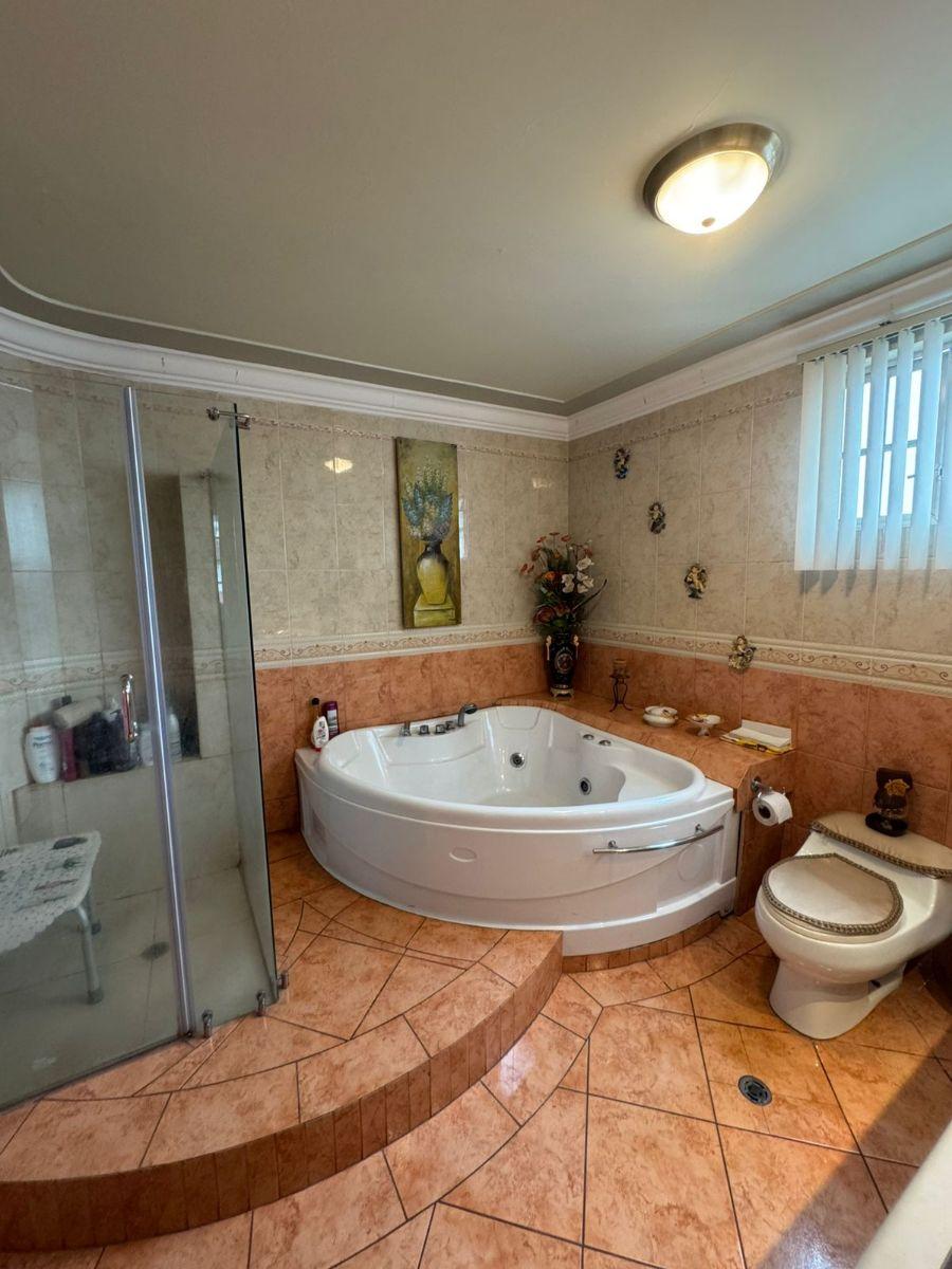 En Venta Amplia Casa Independiente de 4 Dorm. en El Pinar Alto — imagen 6
