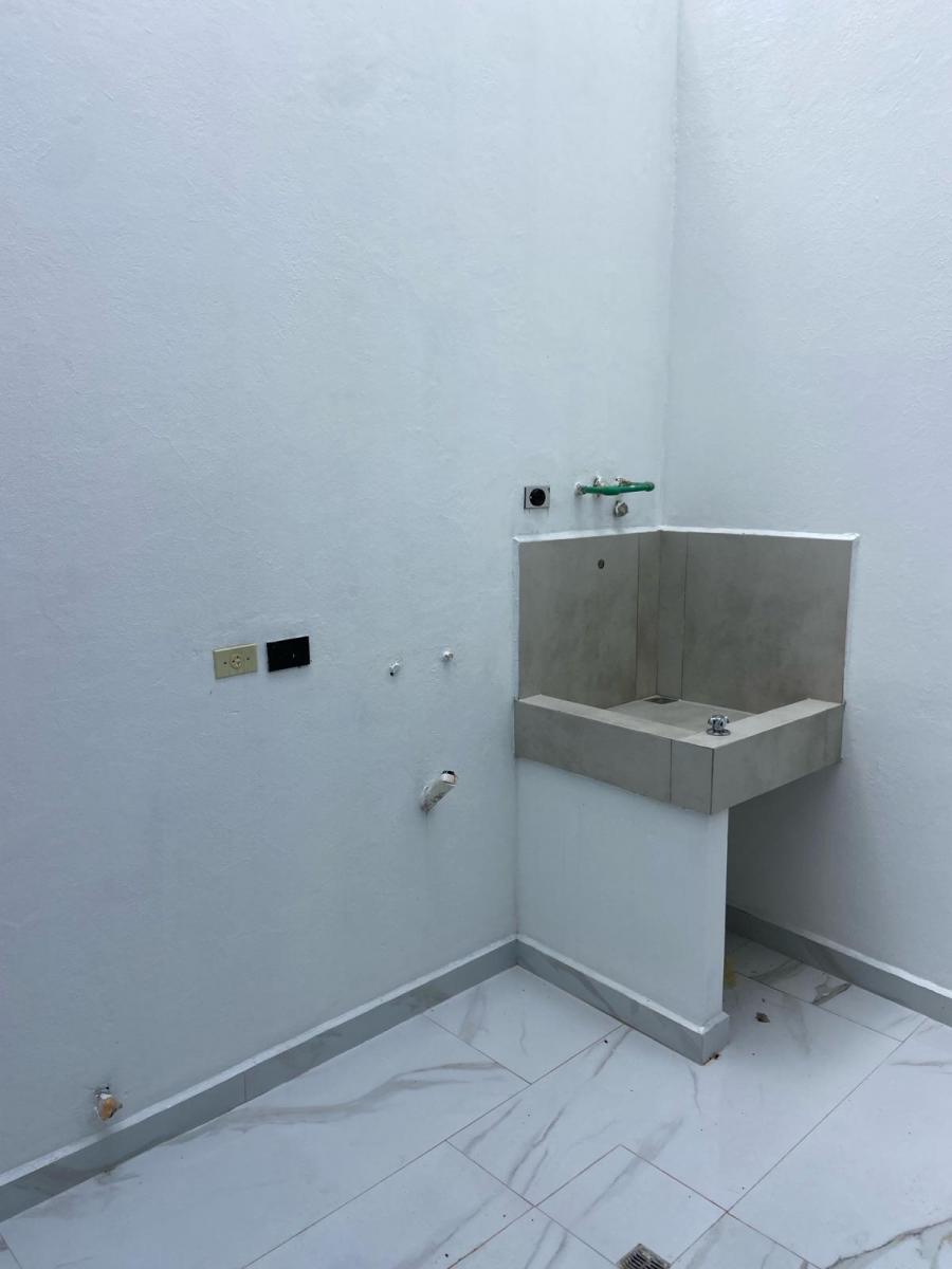 Hermosa Casa en Venta, Sector Baños, Azuay — imagen 2
