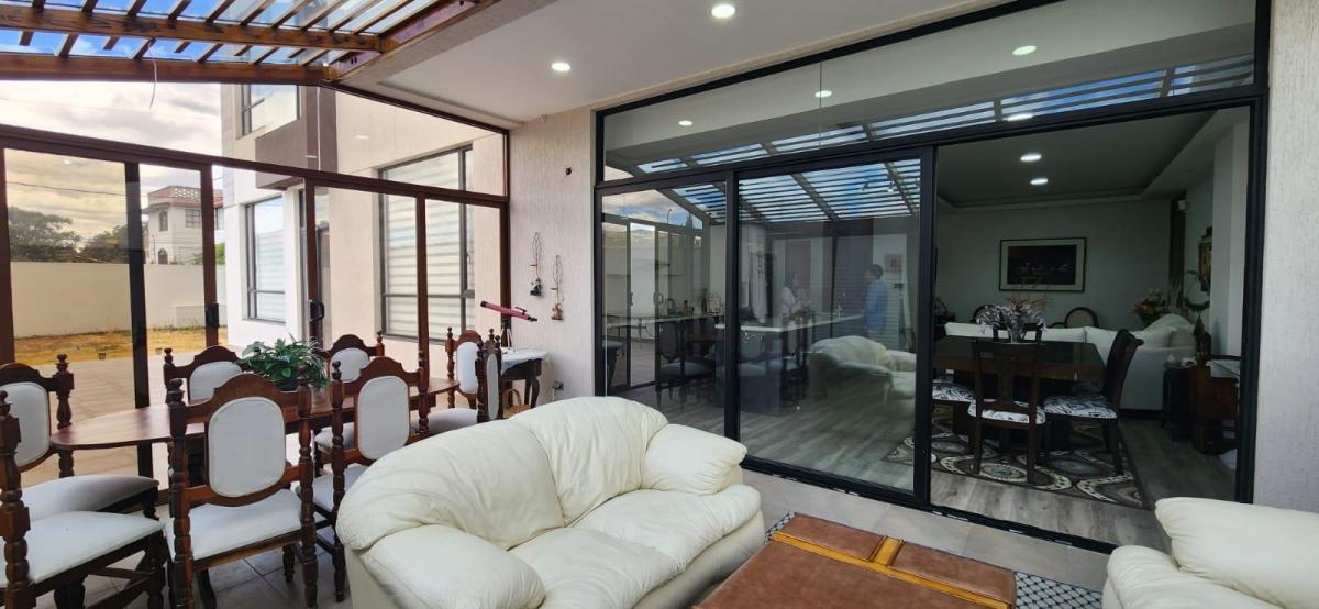 Lindo Departamento con Amplio Jardin de Venta en Cumbaya — imagen 9