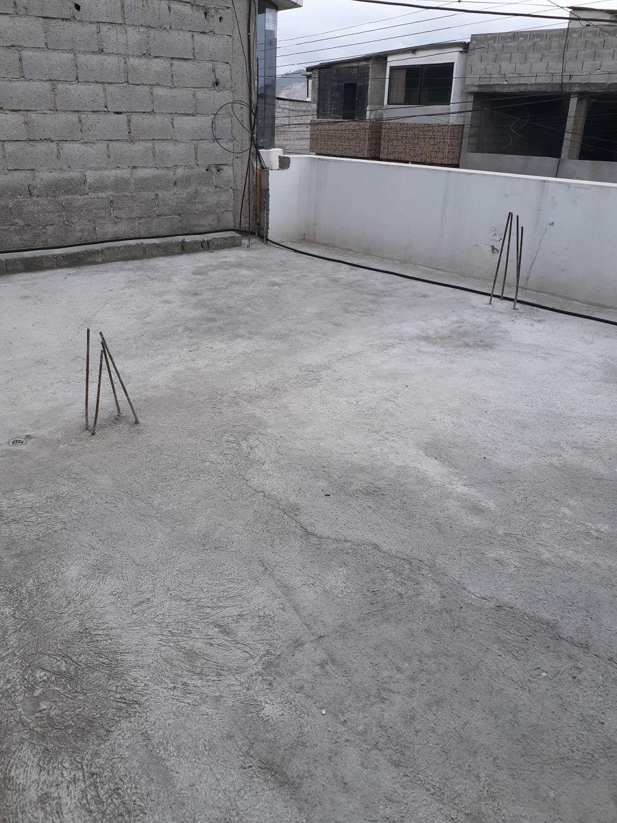 Vendo Casa Esquinera, Rentera con 3 Dptos Independientes y con 137 m² de Terreno Carapungo, Etapa F. Provincia de Pichincha — imagen 2
