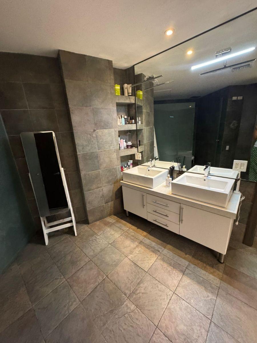 Casa con 3 Recámaras en 700 m² en Venta y Alquiler, Amoblada Samborondón, Guayas — imagen 8