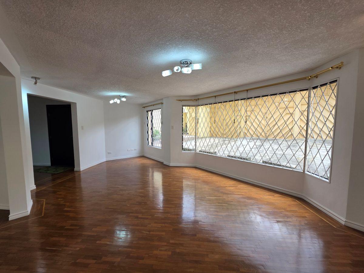 Amplio Departamento de Venta Planta Baja con Patio Sector Cofavi Supermaxi — imagen 9