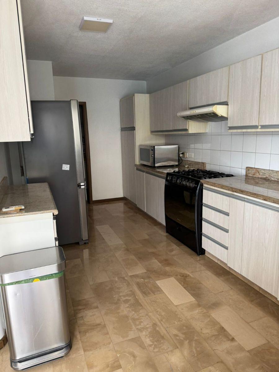 Casa con 300 m² y 4 Habitaciones en Venta y Alquiler, Samborondón, Piscina, Guayas — imagen 9