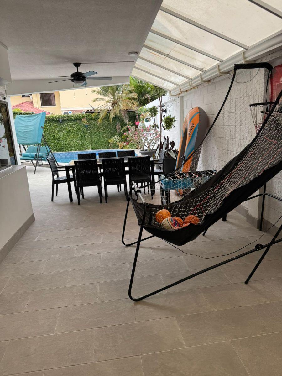 Casa con 300 m² y 4 Habitaciones en Venta y Alquiler, Samborondón, Piscina, Guayas — imagen 8