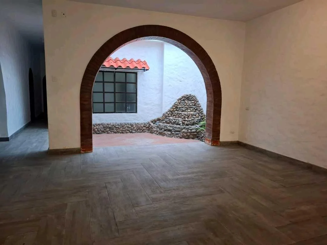 Barrio del Centenario Departamento en Venta Estilo Colonial 180 m², Guayas — imagen 5