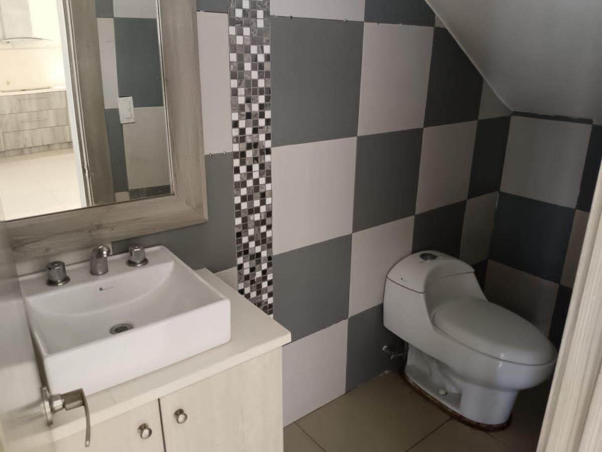 Casa de Venta en La Urb. Santa María de Casa Grande, 3 Dorm., Piscina, Guayas — imagen 2