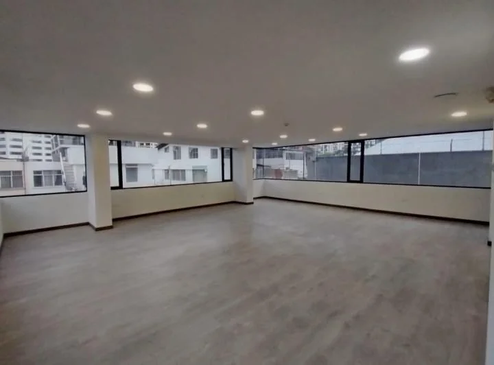 La Carolina Sector Av Shyris y Eloy A. Moderna Oficina en Venta 81 m Edificio Corporativo — imagen 1