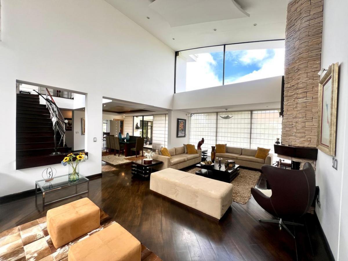 Mv - Sector Nayon, Tanda en Venta Casa de 3d 555 m² con Amplios Jardines — imagen 10
