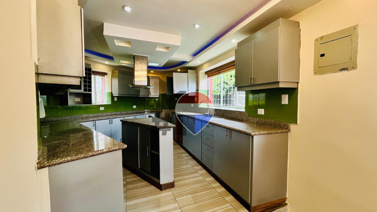 Casa en Venta en Ibarra - Sector Chorlavi: Diseño Unico, Imbabura — imagen 3