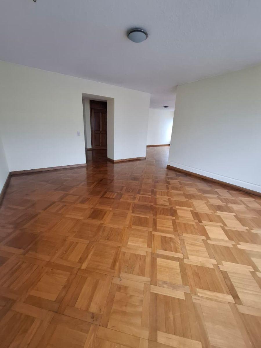Rento / Vendo Departamento con Vista Espectacular – González Suárez — imagen 2