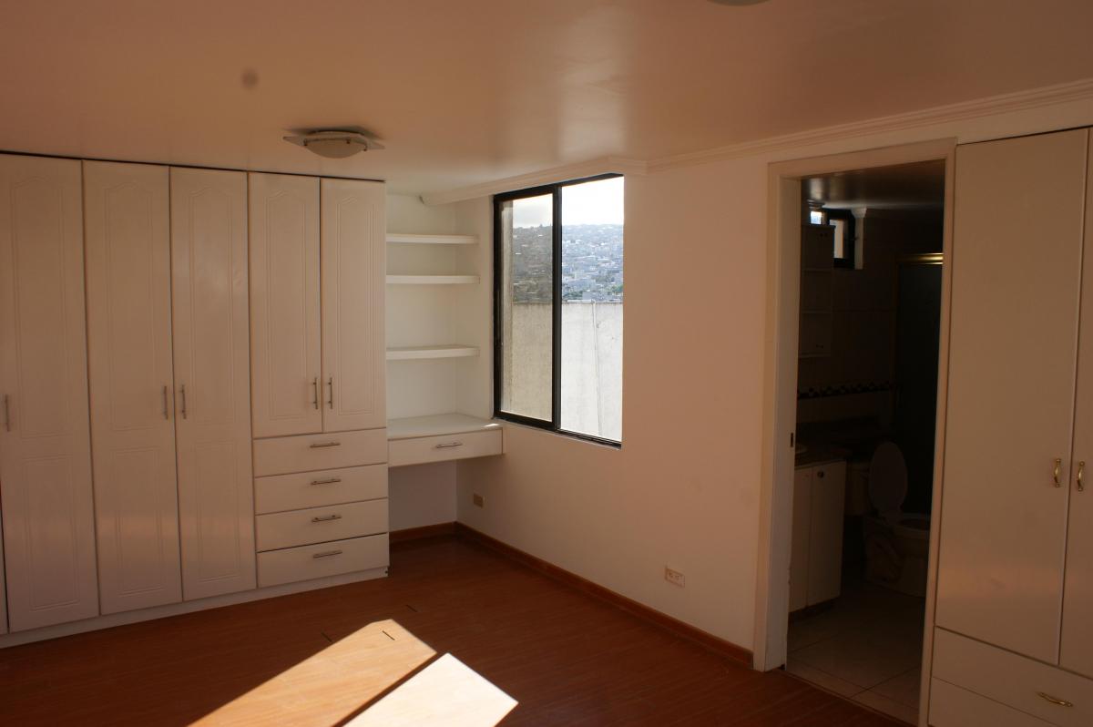 Venta - Casa - Pusuqui - Norte - Quito - Conjunto - Piscina — imagen 4